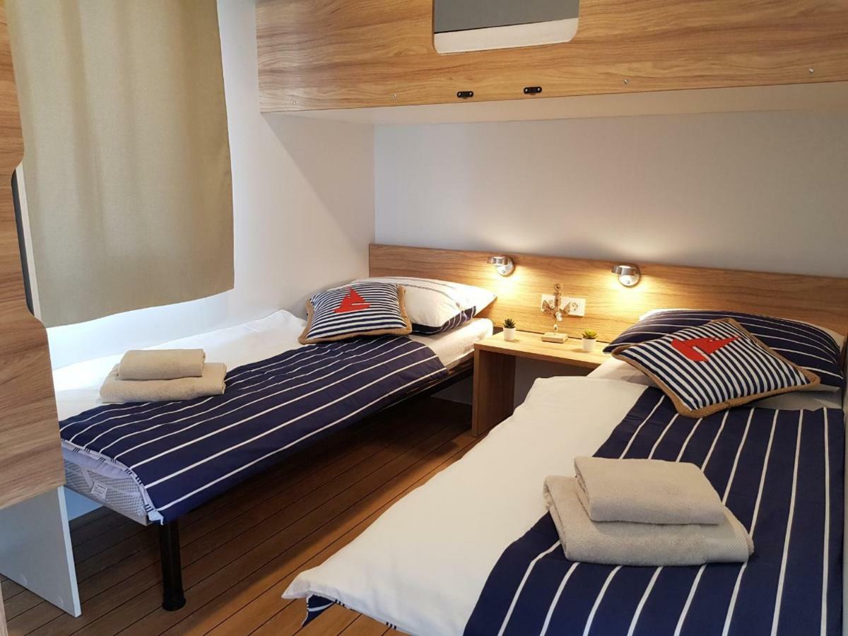Mobile Home Biograd Na Moru Gapi House Bagian luar foto